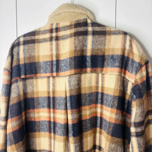 Plaid Sherpa-Trim Teddy Jacket in Beige & Black - Picture 7 of 8